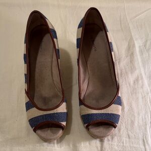 Used: G.H. Bass & Co. Kate Open Toe Wedges size 10